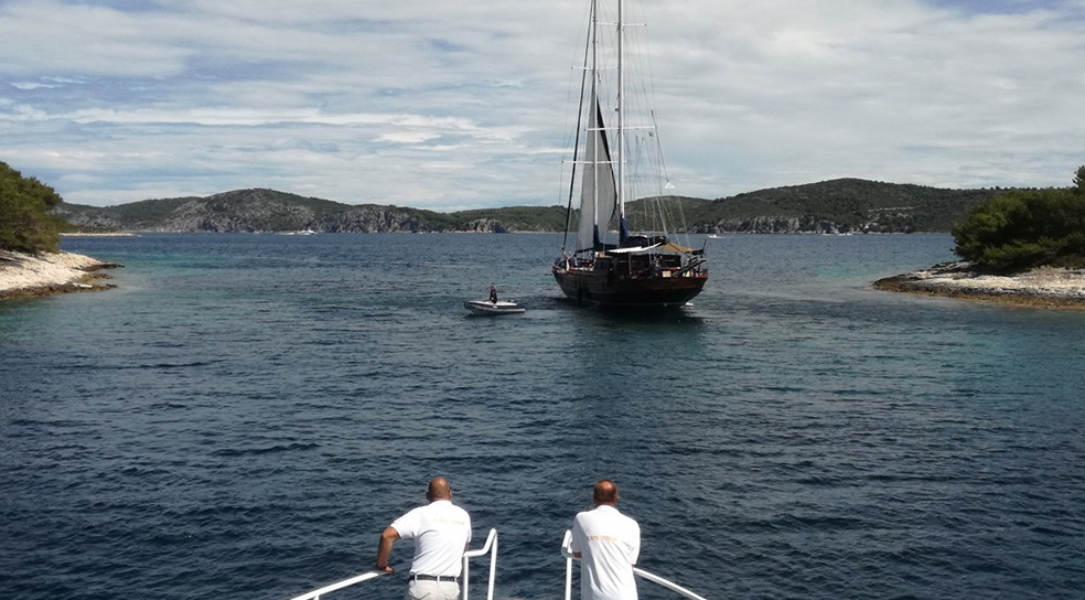 Sailboat Carolina grounded, Pakleni; Hvar